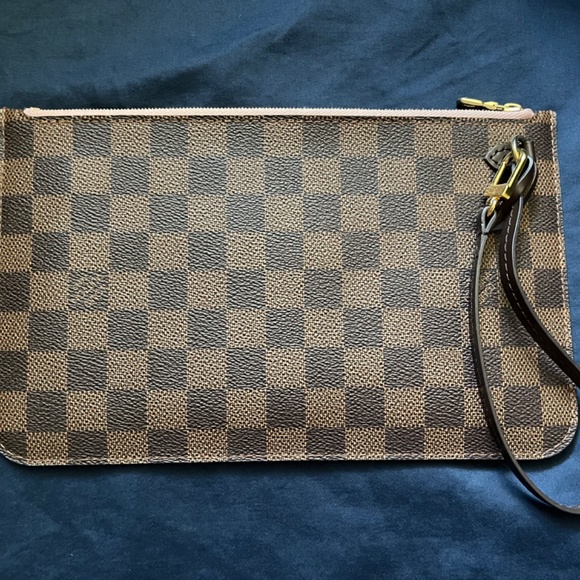 Louis Vuitton Neverfull MM Rose Ballerine - Picture 13 of 16